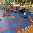 Монтаж резиновой плитки2