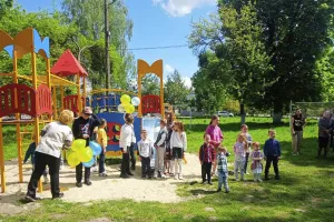 Дитячий майданчик в селі Забужжя